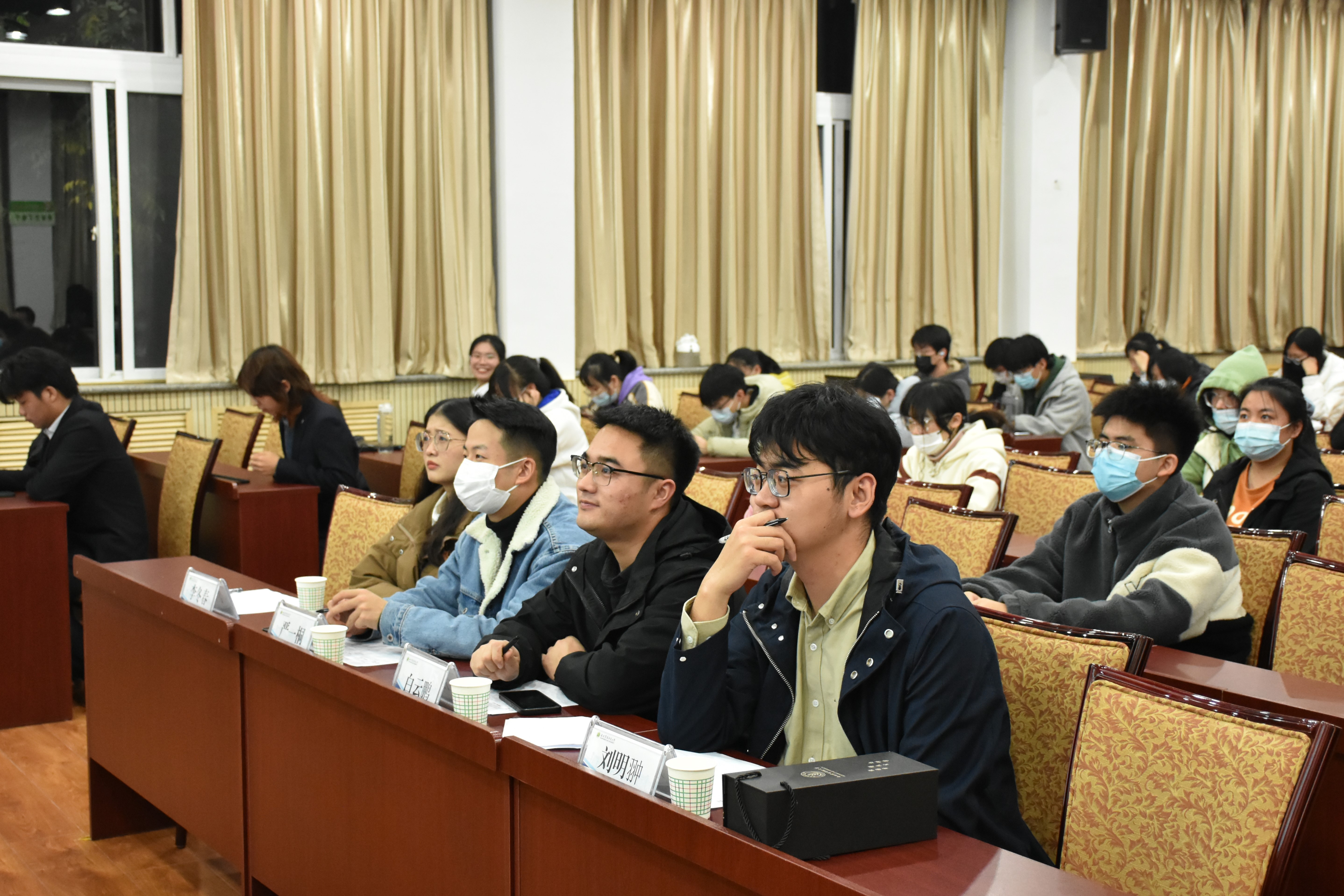d23b49759a564f0ca7acabe9b9d71920.jpg